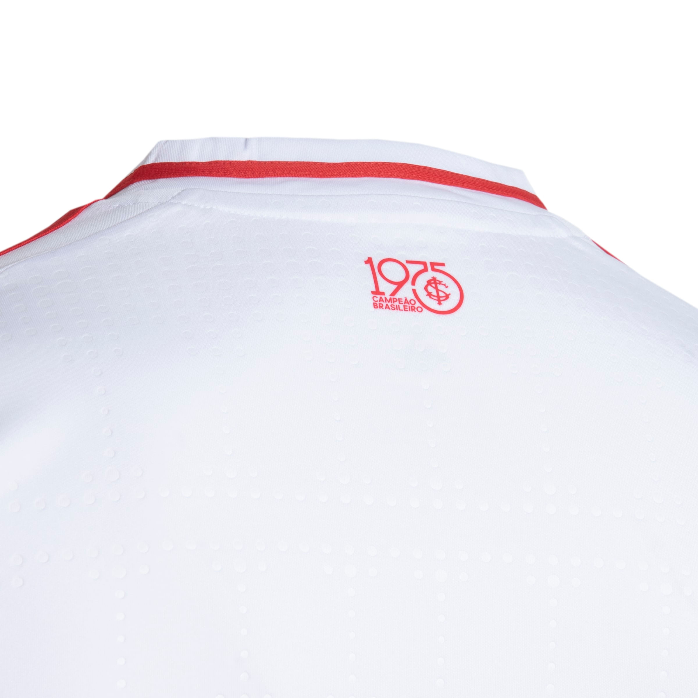IV6056_5_APPAREL_Photography_Detail View 3_white